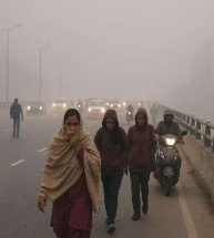 Delhi–NCR Fog Alert: Dense Smog Disrupts Traffic, Public Faces Severe Visibility Issues